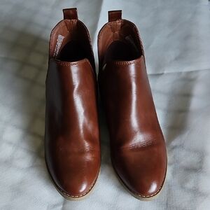 Universal Thread Brown Ankle Boots with Elastic Panels